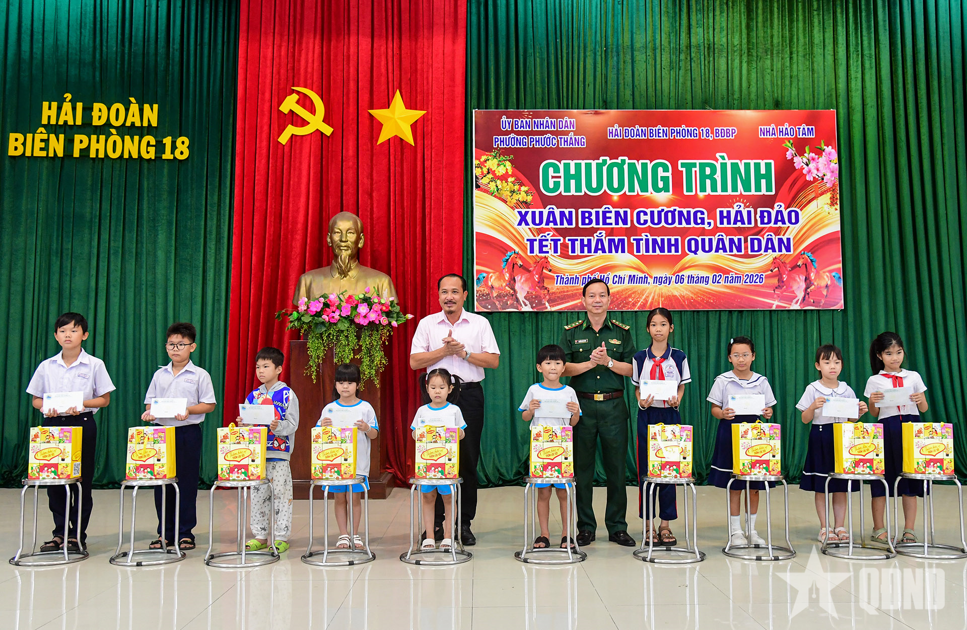 Hải đoàn Biên phòng 18 tổ chức Chương trình “Xuân biên cương, hải đảo - Tết thắm tình quân dân”